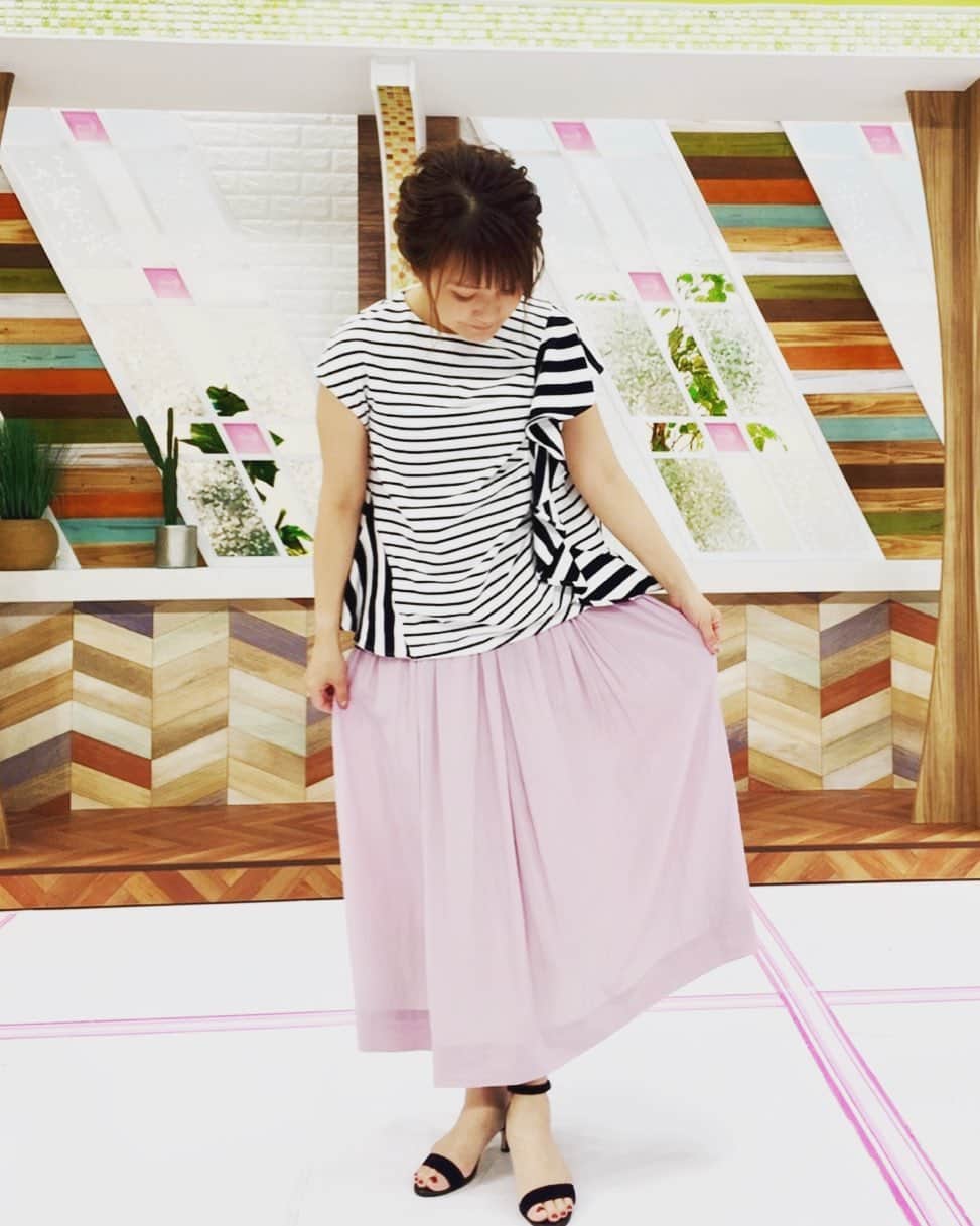 中澤裕子のインスタグラム：「👗👗 昨日のテレビ派での 衣装は涼しげな感じで🎐 トップスの肌触りが気持ち良く ストライプは夏になると着たくなるなぁ  衣装協力してくださったLUCAさん 好みのお洋服が多くて好きです  ありがとうございました❤︎  #広島テレビテレビ派   #衣装 #LUCA  #イオンモール広島府中ソレイユ店」
