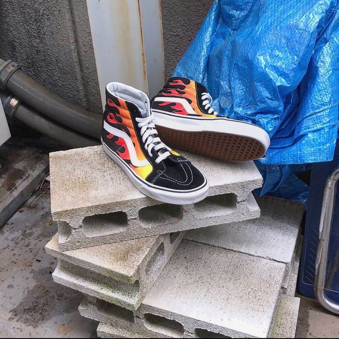 のインスタグラム：「ㅤㅤㅤㅤㅤㅤㅤ VANS fire pattern sneakers(US9) ㅤㅤㅤㅤㅤㅤㅤ ※通販ご希望の方はDMにてお問い合わせください。 ㅤㅤㅤㅤㅤㅤㅤ #tokyo #shimokitazawa #mabataki #vans #firepattern #東京 #下北沢 #古着 #下北沢古着屋 #マバタキ #ブランド古着 #バンズ #ファイアーパターン」