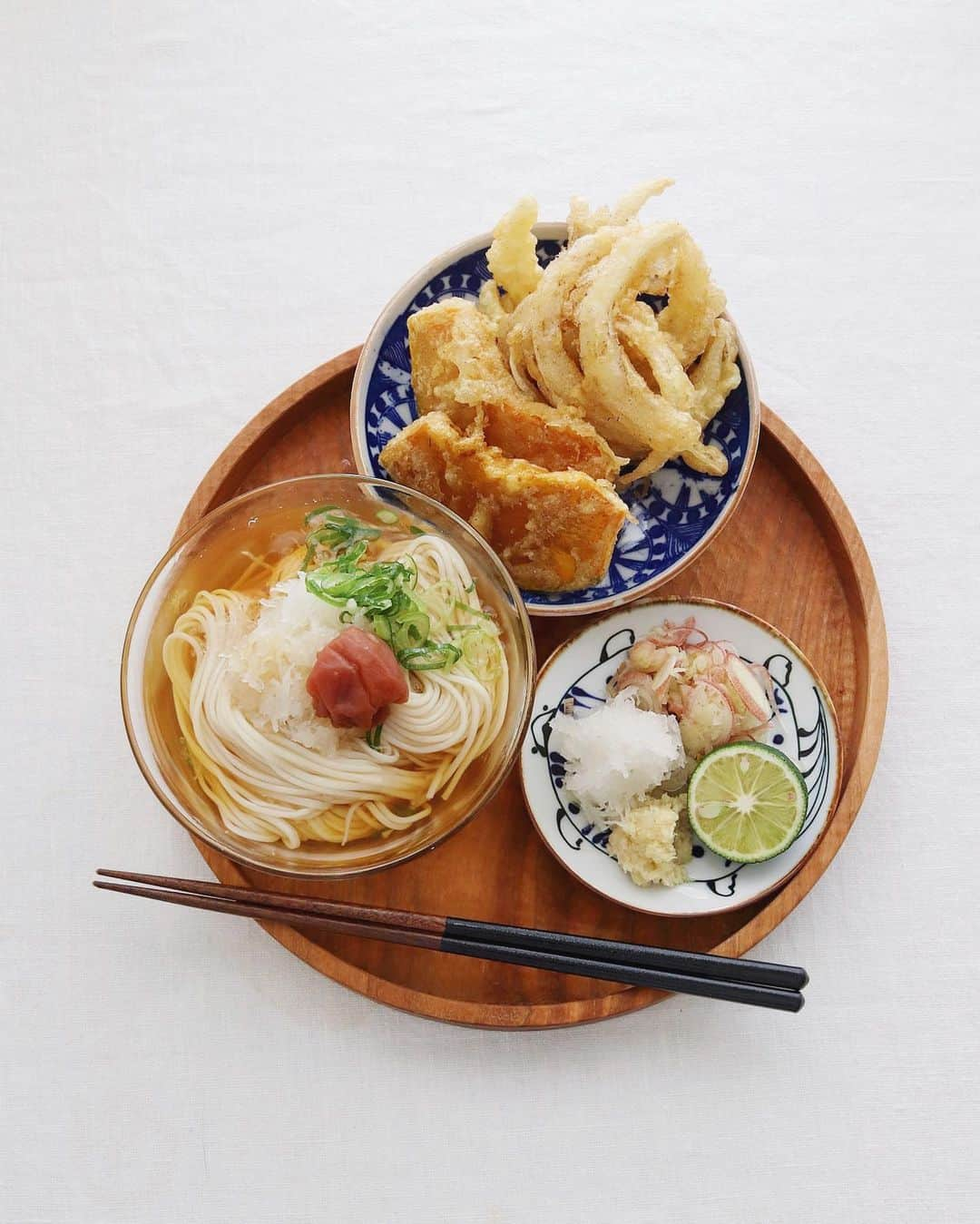 樋口正樹さんのインスタグラム写真 - (樋口正樹Instagram)「Somen noodles . お昼に梅おろし素麺と かぼちゃ天と玉ねぎ天、 薬味には生姜やスダチ。 . . . #素麺 #そうめん #梅おろし #天ぷらそうめん #樋口さんちで麺類 #Somennoodles #Somen #noodles #japanesefood」7月2日 12時05分 - higuccini