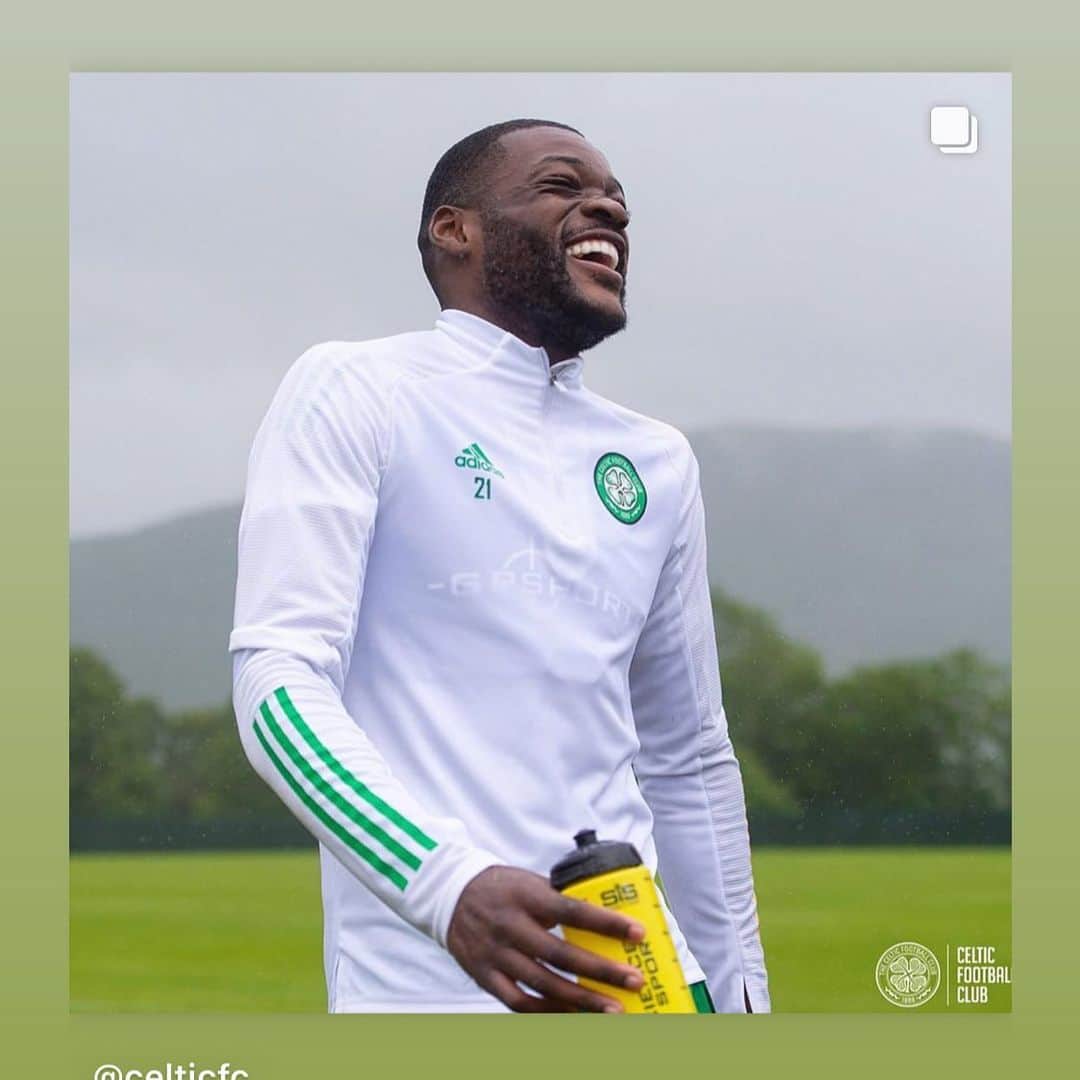 オリビエ・ヌチャムのインスタグラム：「🤩Happy to be back at work 🤩⚽️🍀」