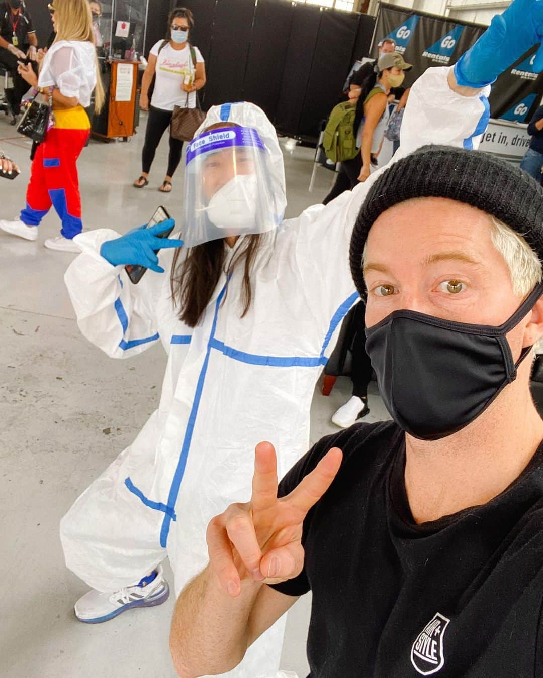 ショーン・ホワイトのインスタグラム：「@steveaoki’s travel kit is on point 🔥」