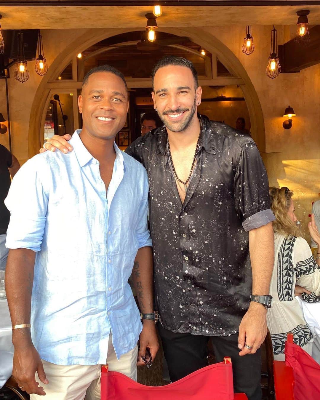 アディル・ラミのインスタグラム：「Tellement content d’avoir retrouvé mR @patrickkluivert9 #legende depuis le @losclive #honneur #fierté #joie ... 😃😃😃 10 ans après #plusoumoins rencontrer la première star avec qui j’ai joué 🤩 et retrouvé le jour de son anniversaire #1juillet2020 alors joyeux anniversaire 🎊 mon pote en te souhaitant longue vie et le meilleur pour la suite 🥳🥳🥳🥳 🏆🏆🏆 @senequiersainttropez」