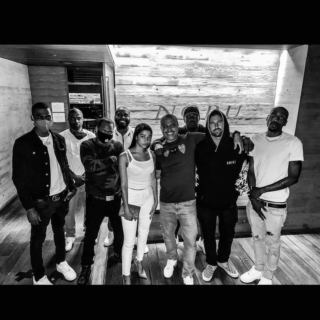 ブロディ・ジェンナーのインスタグラム：「Had such a great time last night with my brother @irvgotti187 and his crew. So many laughs. You know true friendship when no matter how much time passes you pick back up right where you left off. I can’t believe we have been friends for over 15 YEARS now! Crazy. Very excited to see all your new endeavors come to life. #respectmycurves」