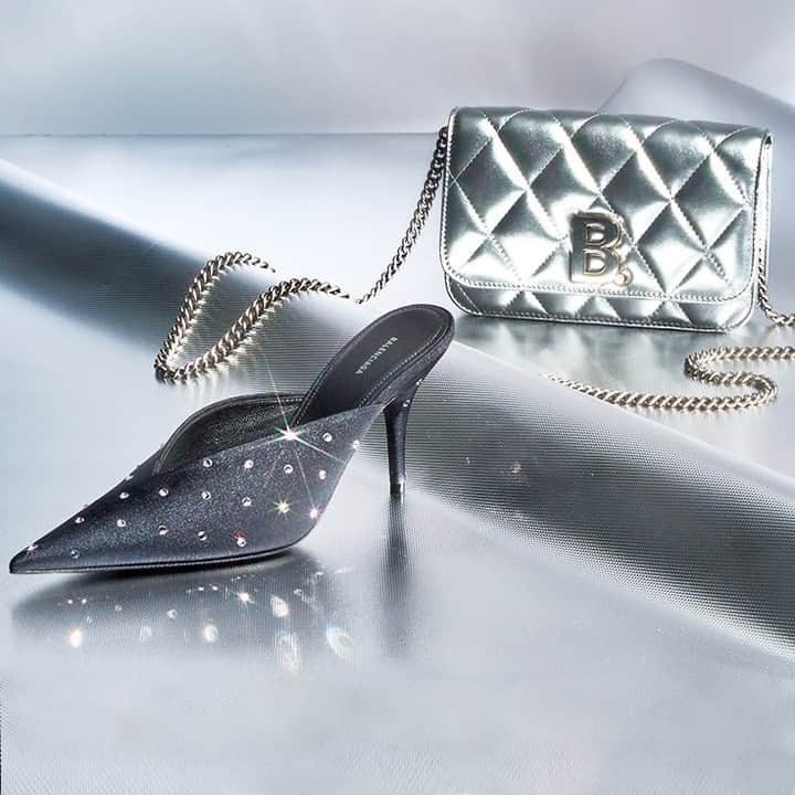 GILTのインスタグラム：「Not all that glitters is gold. Sometimes it's #Balenciaga. Shop now.」