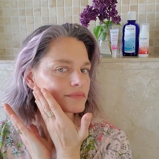 Weledaのインスタグラム：「Makeup Artist @patidubroff is positively glowing thanks to our Renewing Day Cream! ✨ It harnesses the velvety smoothness of rose petals for a nourished and beautiful radiance! #WeledaSkin」
