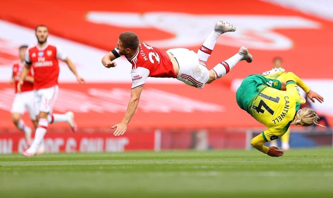 シュコドラン・ムスタフィのインスタグラム：「Failed in trying the @aubameyang97 celebration 😂, but more important are the three points 👊🏻 #SM20」