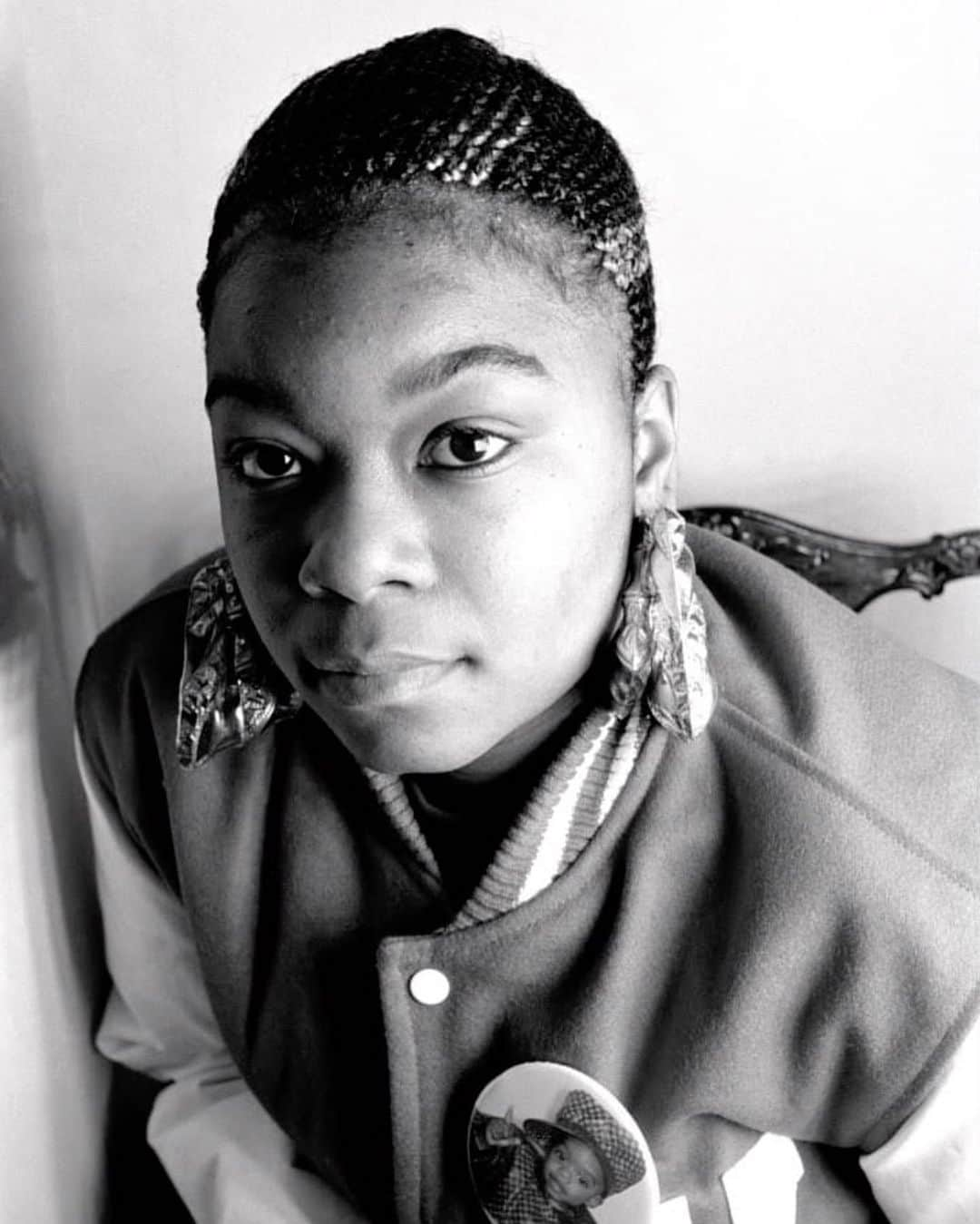 エムツェーエムさんのインスタグラム写真 - (エムツェーエムInstagram)「Roxanne Shante – Queens born musician. Roxanne carved out space for Black female creatives not only through her music but with her legendary style. Learn about her influence in the MCM Worldwide, Tribeca Studios, and Cortés Films produced documentary ‘The REMIX: Hip Hop X Fashion’ streaming on Netflix July 22nd.」7月2日 4時29分 - mcmworldwide