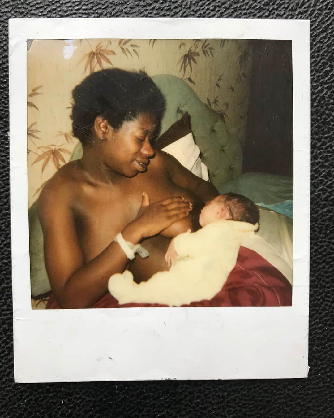 リアン・ラ・ハヴァスのインスタグラム：「Mama and Baby La Havas She gave me special permission to post this.  I love you mum🌸」