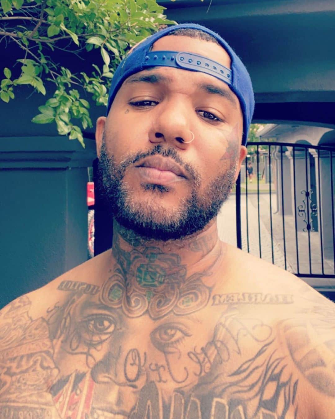 ゲームのインスタグラム：「I know I haven’t been posting as I usually do.... but here’s a after the workout selfie... Myself & my family have had a rough past few days but I’m living proof that you can survive almost anything if you keep the faith. Wishing all who read this post love & light.」