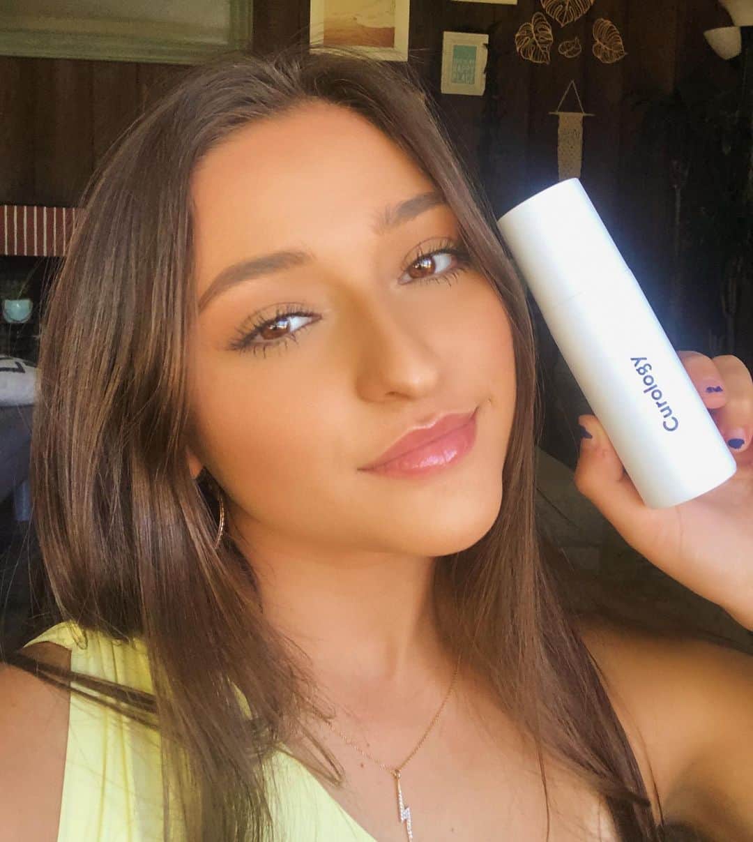 テイラー・グラブスのインスタグラム：「@curology has done wonders for my skin🥰 check out my story for a more in depth video about my experience and click the link in my bio to try it out and get your first box FREE✨ (only paying for shipping and handling) #ad」