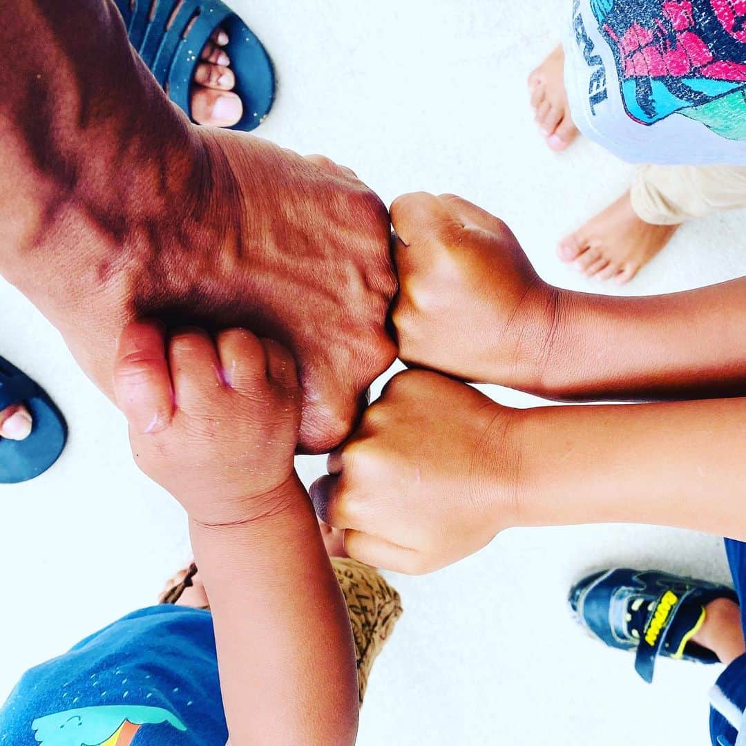 ロックモンド・ダンバーのインスタグラム：「My three sons....Czar 4, Pharaoh 2.5 and Sultan 15 months...Helping them find their purpose in life.... Such a beautiful journey... #son #dad #blackhomeschool #laugh #bestoftheday #bestfriends #quarantine」