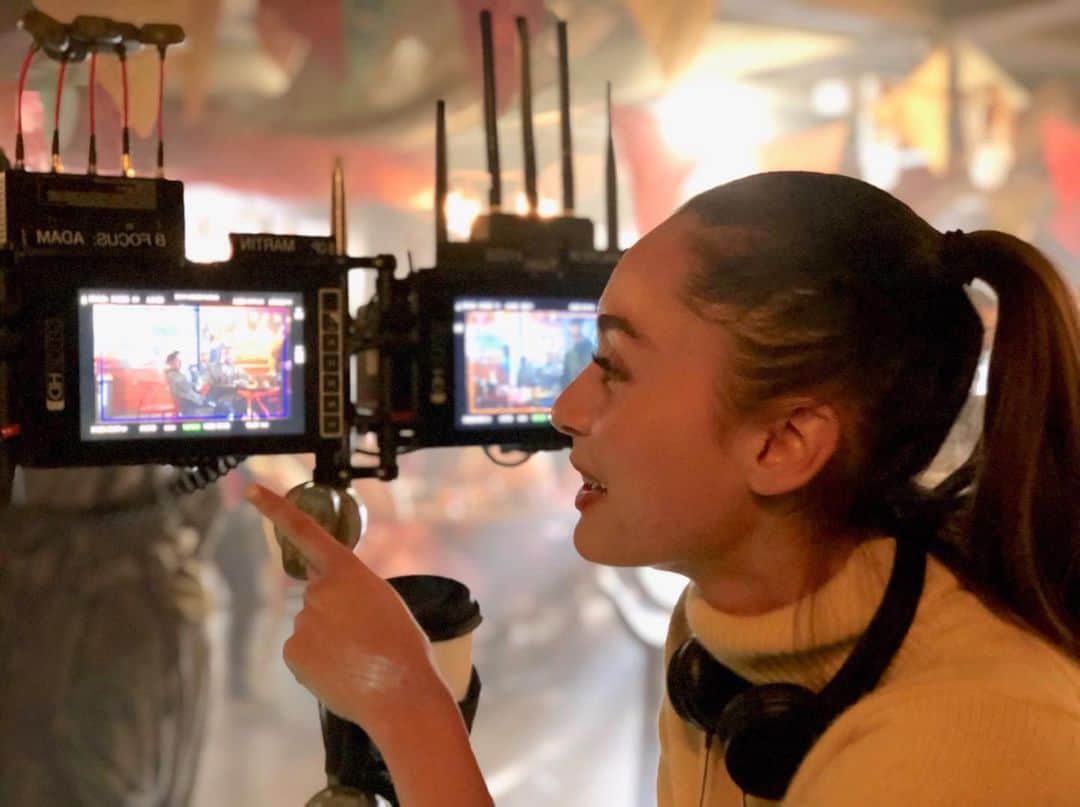 リンジー・モーガンのインスタグラム：「Guys! Me and my ponytail are over on the @cw_the100 now!  Follow along for BTS pics/stories and a IG live Q&A starting at 3:30pm PT/CT with a couple of special guests... 😬 📸 @miranda.kwok.88」
