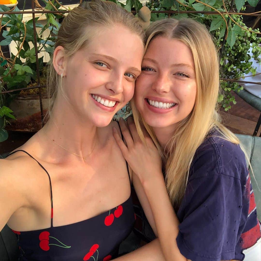 アビー・チャンピオンのインスタグラム：「Happy birthday to the best friend, sister, and person I know @baskinchamp 🤍🎂 love you endlessly」