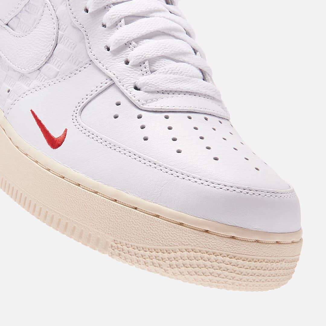 HYPEBEASTさんのインスタグラム写真 - (HYPEBEASTInstagram)「@hypebeastkicks: Here's an official look at the @kith x @nike Air Force 1 "Tokyo." Conceptualized around the colors of Japan’s flag and constructed from premium white tumbled leather, the design is packed full of notable details. Red hits appear on the forefoot’s mini Swoosh and sultry velvet collar lining along with KITH branding on the heel, tongue tag, insole, and upper. These are set to release exclusively in Japan on July 4 for approximately $140 USD.⁠⠀ Photo: KITH⁠」7月2日 5時52分 - hypebeast