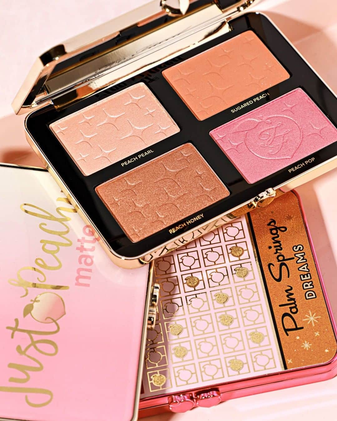 Too Facedさんのインスタグラム写真 - (Too FacedInstagram)「Peach lovers, where you at? 🙋‍♀️ Add a warm shimmering glow & a pop of pretty peach color to your summer glam. 🍑 Shop our Sugar Peach Face & Eye Palette @sephoracanada! #tfpeachesandcream #toofaced」7月2日 6時00分 - toofaced