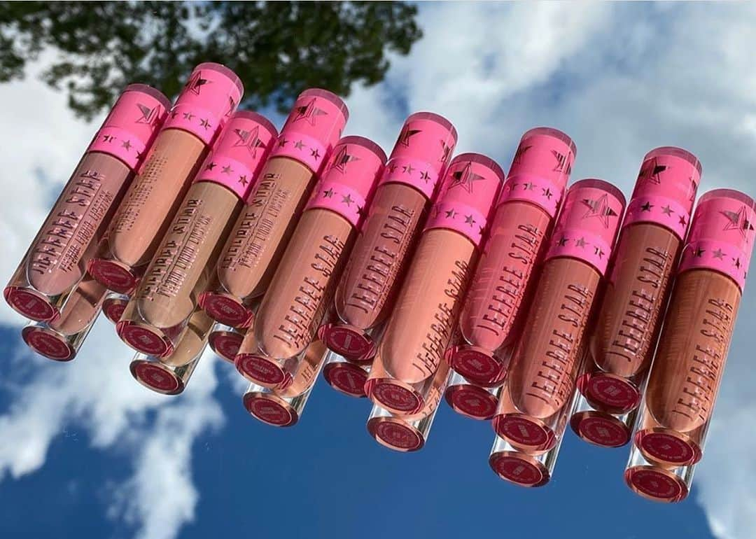 Jeffree Star Cosmeticsさんのインスタグラム写真 - (Jeffree Star CosmeticsInstagram)「You can never have too many nudes 🤤 @thebeeutybee lays out some of our most iconic nude #velourliquidlipsticks 🌟 What’s your all time fav shade? 🙌🏼 #jeffreestarcosmetics」7月2日 6時15分 - jeffreestarcosmetics