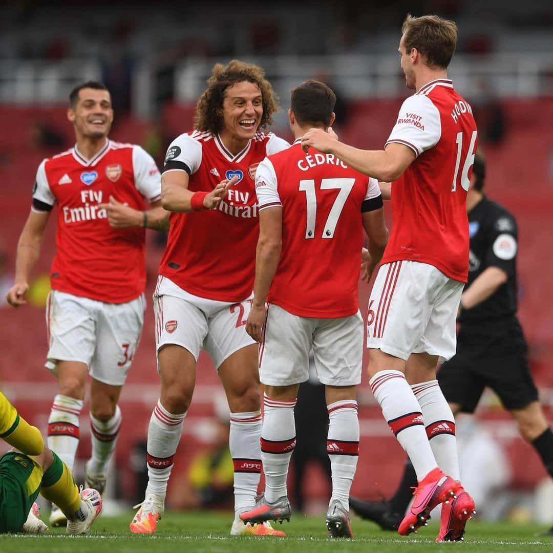 セドリック・ソアレスさんのインスタグラム写真 - (セドリック・ソアレスInstagram)「I'm so happy to have finally made my Arsenal debut and to have helped us get the win! Thank you to all the fans for your patience and support. C'mon, Arsenal! ⚽🚀👀 #Arsenal #Gunners #COYG #debut #teamwork #premierleague」7月2日 6時58分 - cedricsoares41