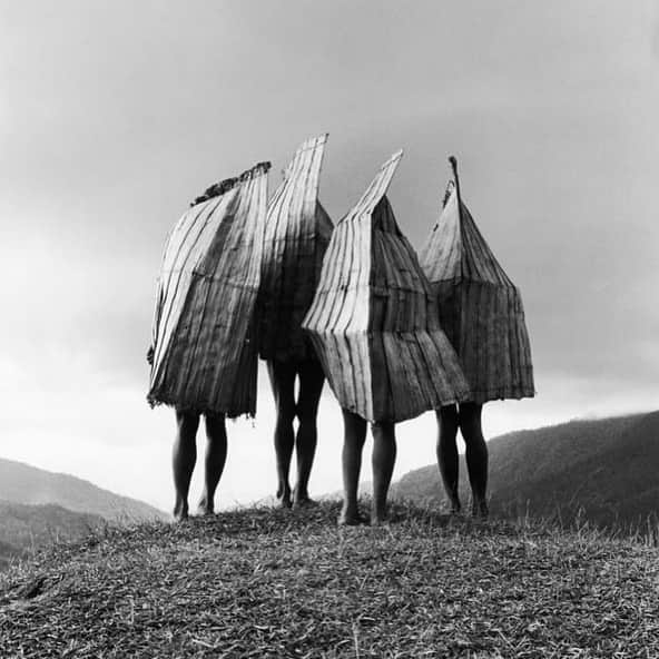 Meganさんのインスタグラム写真 - (MeganInstagram)「Masks, New Guinea 〰 photography Chris Rainier ✨ #masks #newguinea #chrisrainier」7月2日 7時06分 - zanzan_domus