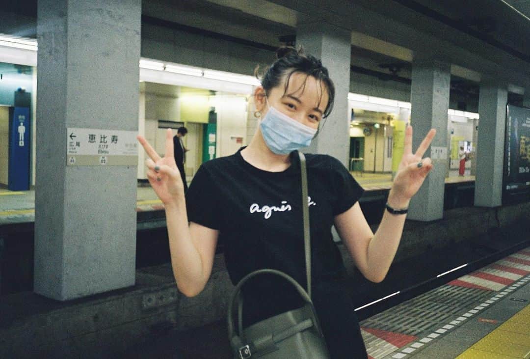 勝田里奈さんのインスタグラム写真 - (勝田里奈Instagram)「駅で急に、勝田さん撮ります！って言ってくれて謎すぎる場所で撮ってくれた写真🛤笑﻿ ﻿ どんな行動もかわいい後輩だ🥕﻿ photo by かみこ👧🏻」7月2日 12時36分 - rinakatsuta