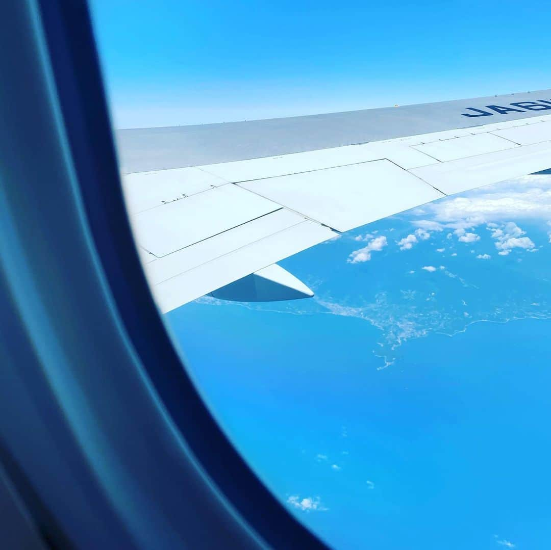 大宮エリーさんのインスタグラム写真 - (大宮エリーInstagram)「先日の飛行機✈️からの富士山🗻 頭を雲の上に出し〜♪」7月2日 12時37分 - ellie_omiya