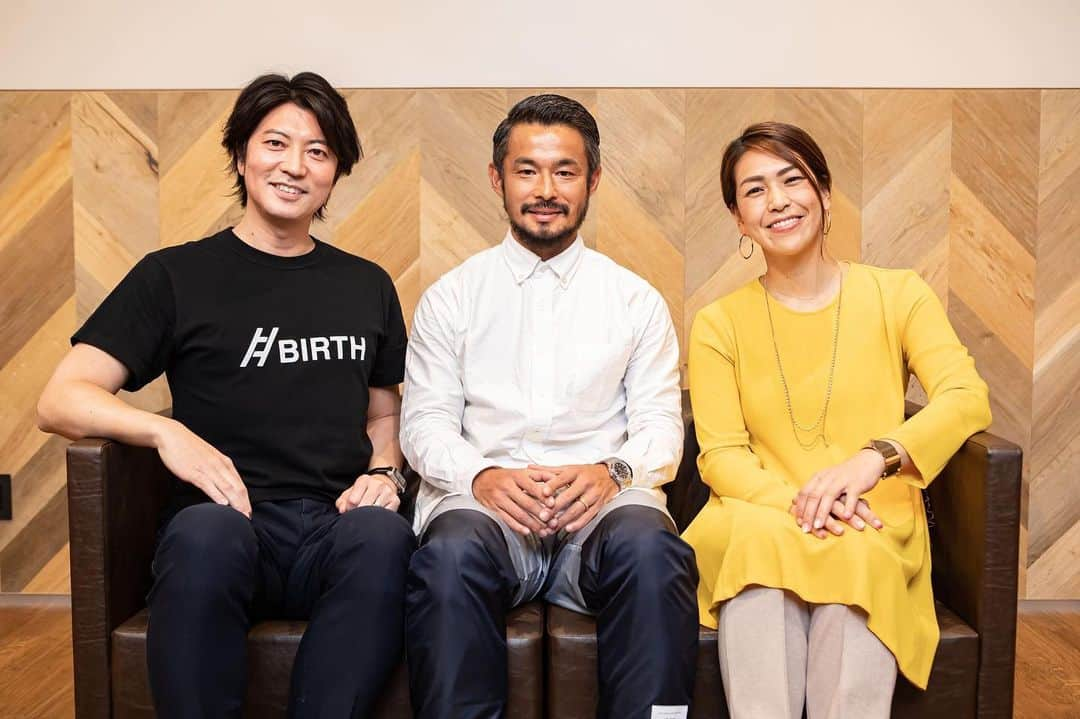 山田幸代さんのインスタグラム写真 - (山田幸代Instagram)「スポンサー様ご紹介企画🙌🏻 『BIRTH』株式会社髙木ビル様  いつもHappy対談でも素敵な空間で楽しくインタビューさせていただける場所をご提供いただいている、BIRTH様！  髙木社長がアイデアマンすぎて、いつも脱帽です😆🙏🏻 今後ともよろしくお願いします！ コワーキングスペースが必要な皆様ぜひ♪  会社名：株式会社髙木ビル 住所：東京都港区西新橋一丁目７番２号 設立年月日：１９６１年４月２０日 １９６１年の創業以来、オフィスビルの設計・開発から、管理・運営までを一貫して自社で行い、第１号の旧虎の門髙木ビルから数えて４０数年にわたり、さまざまな企業様へオフィスを提供しております。 ビルオーナーである私たちが、テナント企業様とビジネスパートナーとして共に成長してその喜びを分かち合うことを目指し、想いや理念がオフィスビルの新たな価値を創造することを信じております。 そして、その信念を具現化すべく、テナント企業様だけではなく全ての人・企業・プロジェクトが伴走/伴奏し合えて成長する、そんな土壌となる場を提供するため２０１７年１０月からＢＩＲＴＨプロジェクトを開始し、成長型コワーキングスペース『BIRTH WORK』（BIRTH KANDA・BIRTH TORANOMON・BIRTH AZABU-JUBNA）、セッションスペース『BIRTH LAB』、コンセプトマンション『BIRTH IN-RESIDENCE』（BIRTH IN-RESIDENCE麻布十番・BIRTH IN-RESIDENCE飛田給）を展開しております。  #髙木ビル #BIRTH #コワーキングスペース  #伴走者 #スポンサー様  #happy対談  @hide.birth91  @birthday」7月2日 7時18分 - lacrosseplayer_sachiyoyamada