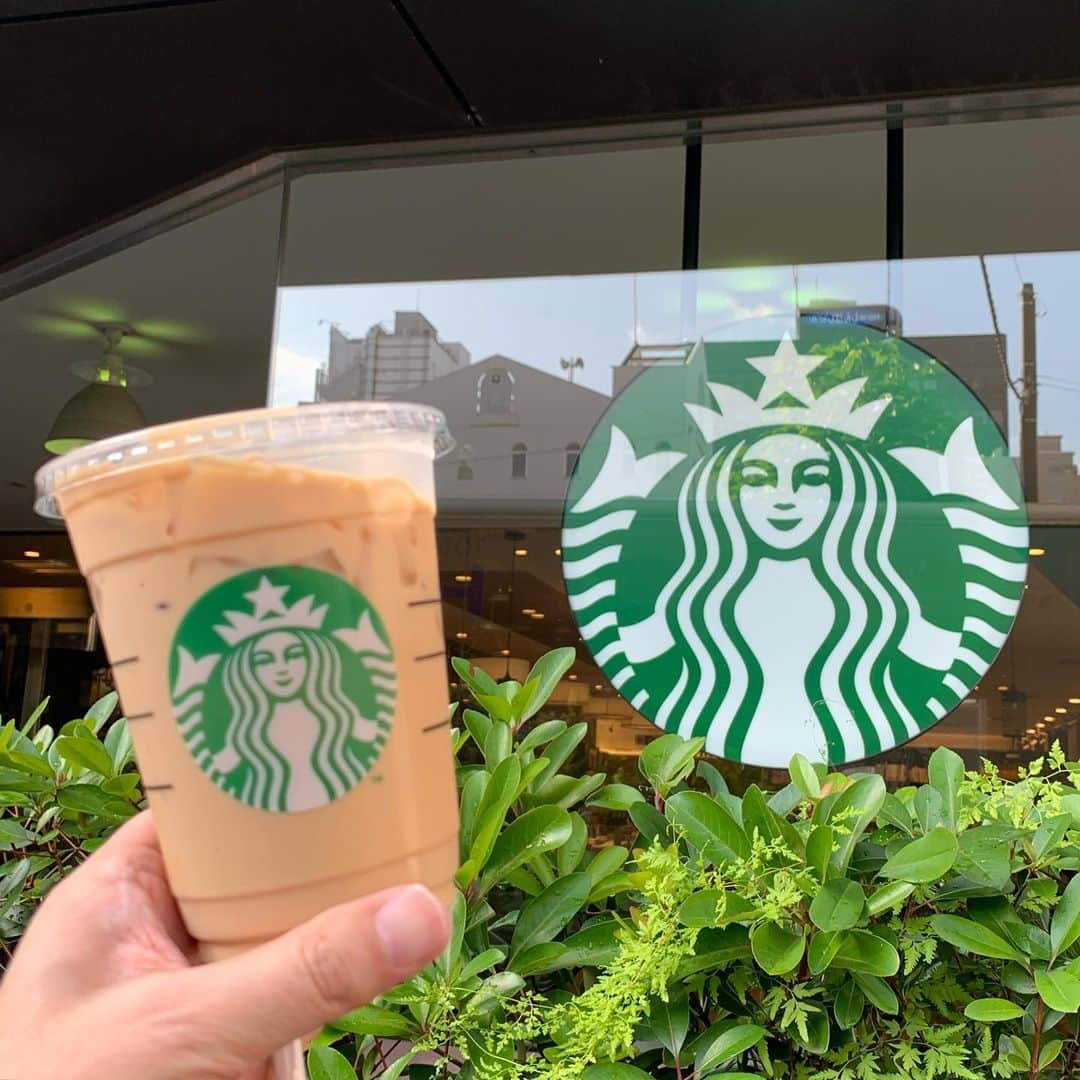 くろさんのインスタグラム写真 - (くろInstagram)「ひさびさの出勤でスタバをToGo #サイレンさんお久しぶりです #starbuckslatte #starbucks #starbuckscoffee  #スタバラテ #スターバックスラテ #スタバ #スターバックス #スターバックスコーヒー #スターバックスコーヒーTSUTAYA新橋店」7月2日 7時38分 - m6bmw