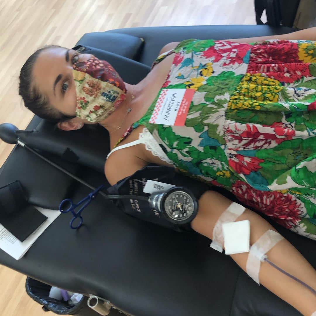 スコット・フォーリーのインスタグラム：「Blood donations happening now! @themeanchick @americanredcross」