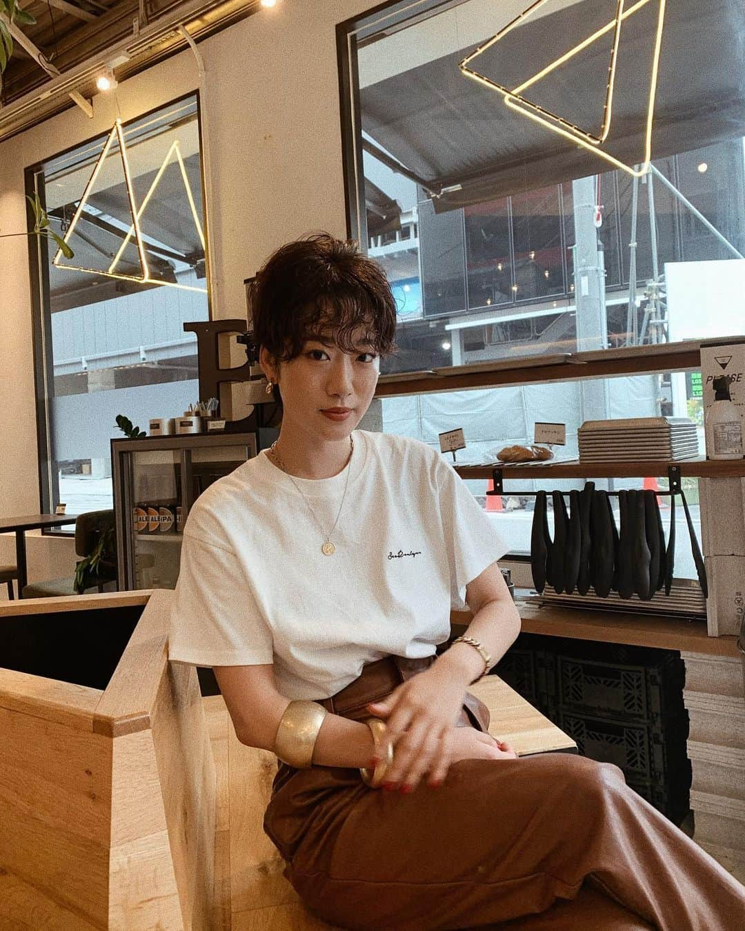 nami_kanemotoさんのインスタグラム写真 - (nami_kanemotoInstagram)「今日の新作🤎🥥  Summer Vacation Tシャツ。ゆった〜り着れてバックのプリントが可愛い。  #searoomlynn #シールームリン」7月2日 8時27分 - _namikanemoto_