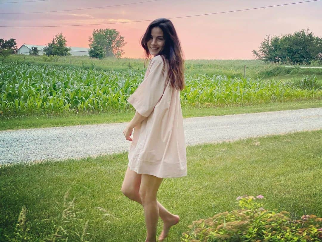 ミシェル・モナハンさんのインスタグラム写真 - (ミシェル・モナハンInstagram)「A cornucopia of pleasures.💝 (and also wearing my favorite nightgown of summer, @campo_collection) #homesweethome」7月2日 8時25分 - michellemonaghan