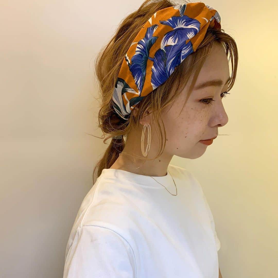 YU-U（工藤由布）さんのインスタグラム写真 - (YU-U（工藤由布）Instagram)「2020,07,02のアレンジ 🍊ターバン×🍊make シルバーsmallサジェステをしたくて巻きつける髪増やしてつけれるようにアレンジ✔︎ ハチ上だけ束ねて残りを二つに分けてそれぞれロープ編み⛓ 巻きつけて毛先を減らしたローポニー👱🏻‍♀️ サジェステ&ピアス… @san_official サジェステは7/4〜 @petterrosso_atelier にて🙌🏻 ターバン… @_.irodori._ ・・・ #ヘアアレンジ #ミディアムアレンジ #ロングアレンジ  #uロングアレンジ #hairarrange #hairstyle #tcbsnap #sanコレ #ターバンアレンジ #ひとくせポニー #volito_」7月2日 8時38分 - nyan22u22nyan