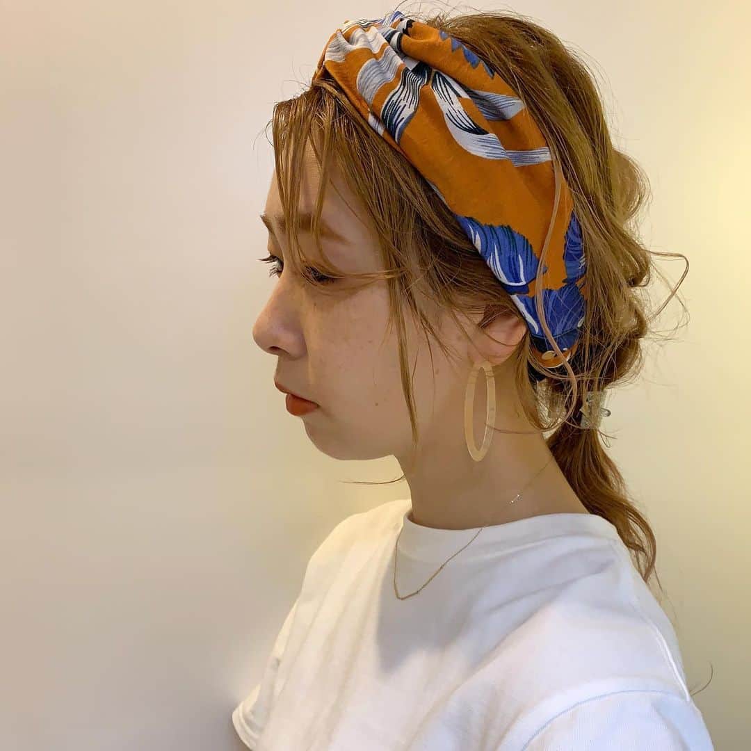 YU-U（工藤由布）さんのインスタグラム写真 - (YU-U（工藤由布）Instagram)「2020,07,02のアレンジ 🍊ターバン×🍊make シルバーsmallサジェステをしたくて巻きつける髪増やしてつけれるようにアレンジ✔︎ ハチ上だけ束ねて残りを二つに分けてそれぞれロープ編み⛓ 巻きつけて毛先を減らしたローポニー👱🏻‍♀️ サジェステ&ピアス… @san_official サジェステは7/4〜 @petterrosso_atelier にて🙌🏻 ターバン… @_.irodori._ ・・・ #ヘアアレンジ #ミディアムアレンジ #ロングアレンジ  #uロングアレンジ #hairarrange #hairstyle #tcbsnap #sanコレ #ターバンアレンジ #ひとくせポニー #volito_」7月2日 8時38分 - nyan22u22nyan