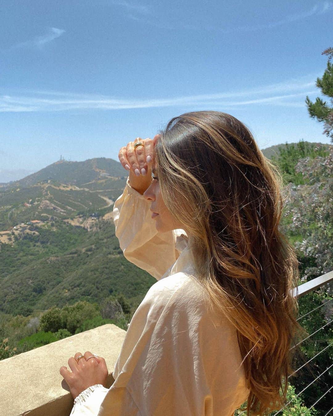Marianna Hewittのインスタグラム：「Some things I’ve been into lately: • going for walks and listening to audio books • wearable tech; tracking my steps, sleep, workouts • attempting to cook more and order less, I’m not a great cook I’m pretty limited to a few items but I can follow a recipe • putting time limits on my phone to not spend too much time on social media each day (hard because it’s so much of my job but also knowing I need to step away)  What have you been into lately?」