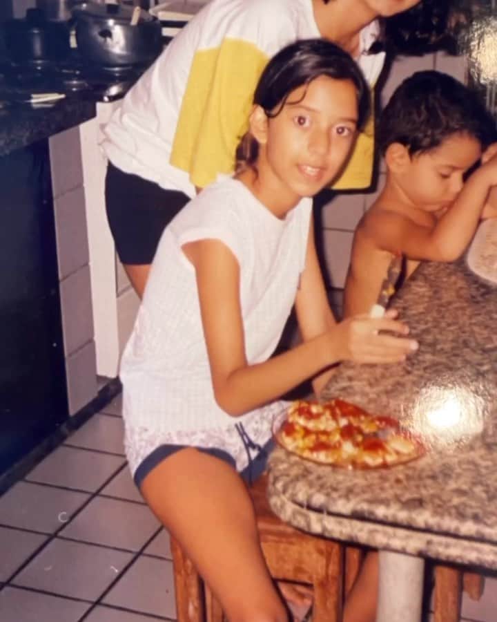 Gabriela Salesのインスタグラム：「Acho que as coisas não mudaram muito por aqui 😂😂😂 #rmvintage #ricavintage」