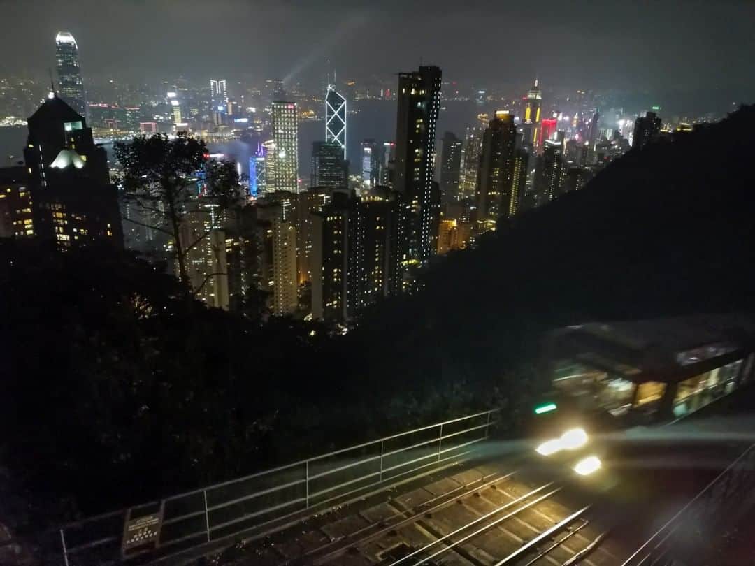 National Geographic Travelさんのインスタグラム写真 - (National Geographic TravelInstagram)「Photo by Robbie Shone @shonephoto  As a passing train rushes up the mountain, the bright lights of Hong Kong penetrate the smog as evening takes hold of the city.」7月2日 9時04分 - natgeotravel
