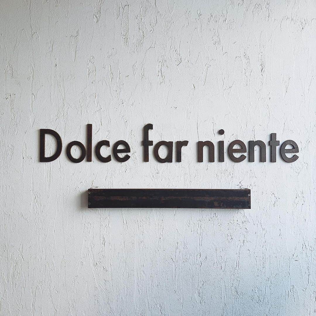 pan.812のインスタグラム：「ㅤㅤㅤㅤㅤㅤㅤㅤㅤㅤㅤㅤㅤ 鎌倉の小町通りにあるお店🍝 ㅤㅤㅤㅤㅤㅤㅤㅤㅤㅤㅤㅤㅤ  Dolce far niente （ドルチェファールニエンテ）はイタリア語で  The sweetness of do nothing. 『何もしない喜び』だそうです！ ㅤㅤㅤㅤㅤㅤㅤㅤㅤㅤㅤㅤㅤ なにもない時間、 静寂な時間こそが 何かを熟成させるために 必要不可欠な時間。 ㅤㅤㅤㅤㅤㅤㅤㅤㅤㅤㅤㅤㅤ 性格上、いつもなにかを 詰め込みまくってたり 忙しい方が好きな私は (日本人はいつも何かに 追われている事が多いよね) ㅤㅤㅤㅤㅤㅤㅤㅤㅤㅤㅤㅤㅤ  コロナの自粛期間中に この言葉の価値を学んだつもりだけど ㅤㅤㅤㅤㅤㅤㅤㅤㅤㅤㅤㅤㅤ このタイミングでまた この言葉にであったので もう一度心に刻んで おかなきゃなと思いました💁‍♂️  ㅤㅤㅤㅤㅤㅤㅤㅤㅤㅤㅤㅤㅤ #dolcefarniente  #thesweetnessofdoingnothing  #食べて祈って恋をして  #映画のセリフにもあるみたい #明日見てみようかな」