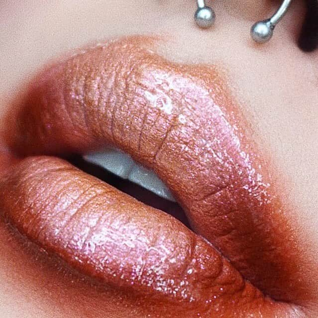 Sayaka Obaraのインスタグラム：「💋♥️ @meltcosmetics #meltcookiecutter liquid lipstick, break up & hopeless romantix shadow from #meltbabygirl stack. @lindahallbergcosmetics #infinityglass on top.  . . #tb #meltcosmetics #lindahallberg」