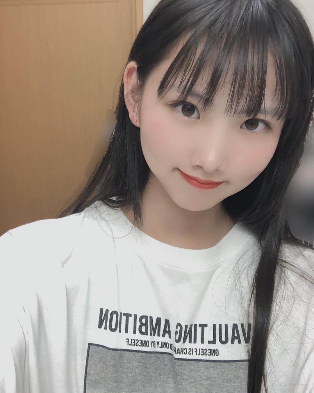 中野みやびのインスタグラム：「自撮り  #自撮り #中学生 #学生 #girl #女子 #塾 #帰り #ヘア #brown #ai #コンタクト #contact #前髪 #夏 #wawawa #みやび」