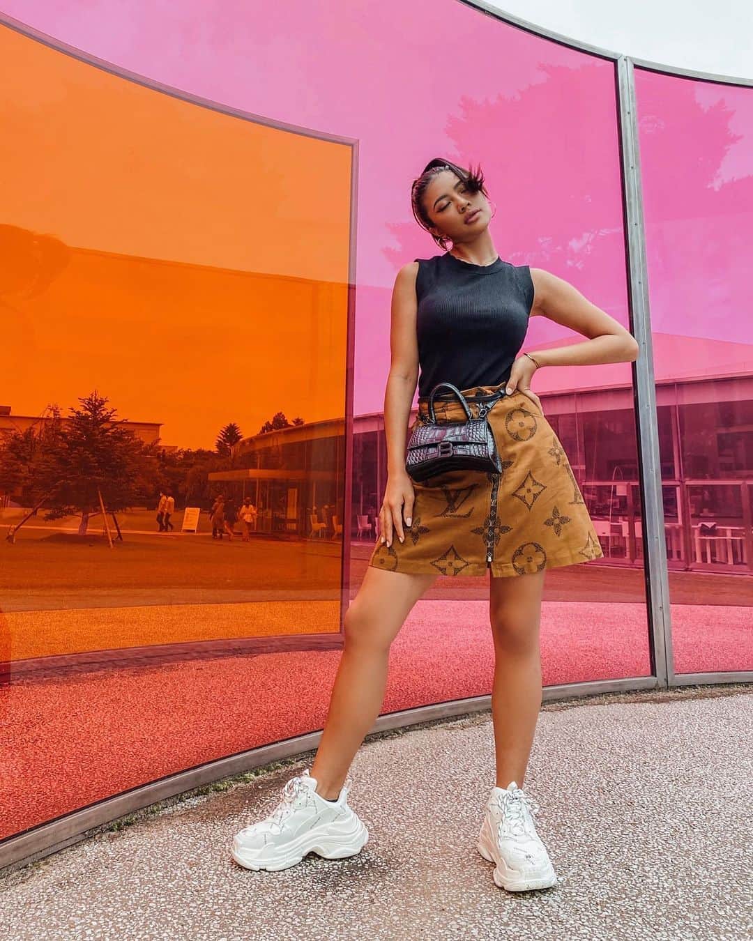 VIENNAさんのインスタグラム写真 - (VIENNAInstagram)「Orange or Pink?🧡💗 めっちゃかっこつけるやん。」7月2日 21時50分 - viennadoll_official