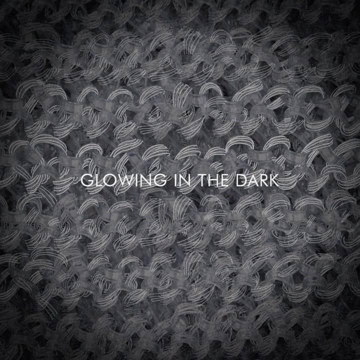 のインスタグラム：「#GlowingInTheDark with us! Radiant yet textured; flexible yet lightweight, #ANTEPRIMA proudly presented a new material – #Lurex to join the bandwagon! Stay alert for the official launch and be the first to experience Lurex’s magic power! ⁣ ⁣ #FallWinter2020 #Classic #Style #Fashion #Italian #Luxury #InstaBag #Design #Lifestyle #Urban #Handcraft #アンテプリマ #패션」