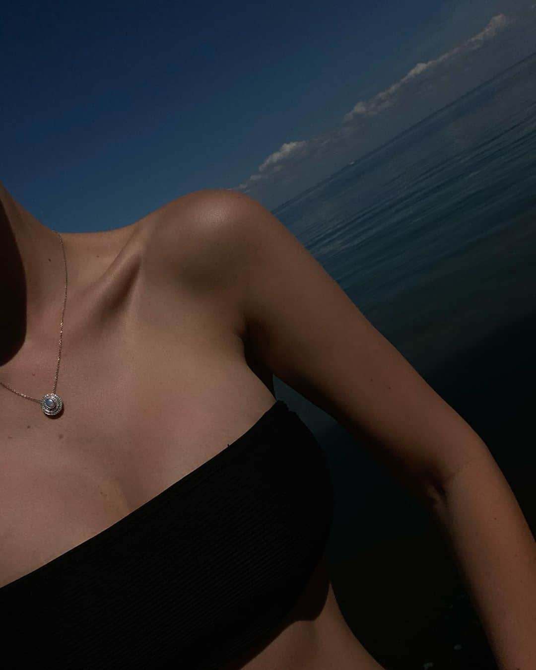 Mathilde Goehlerのインスタグラム：「the best cure for anything 💙🏊🏼」