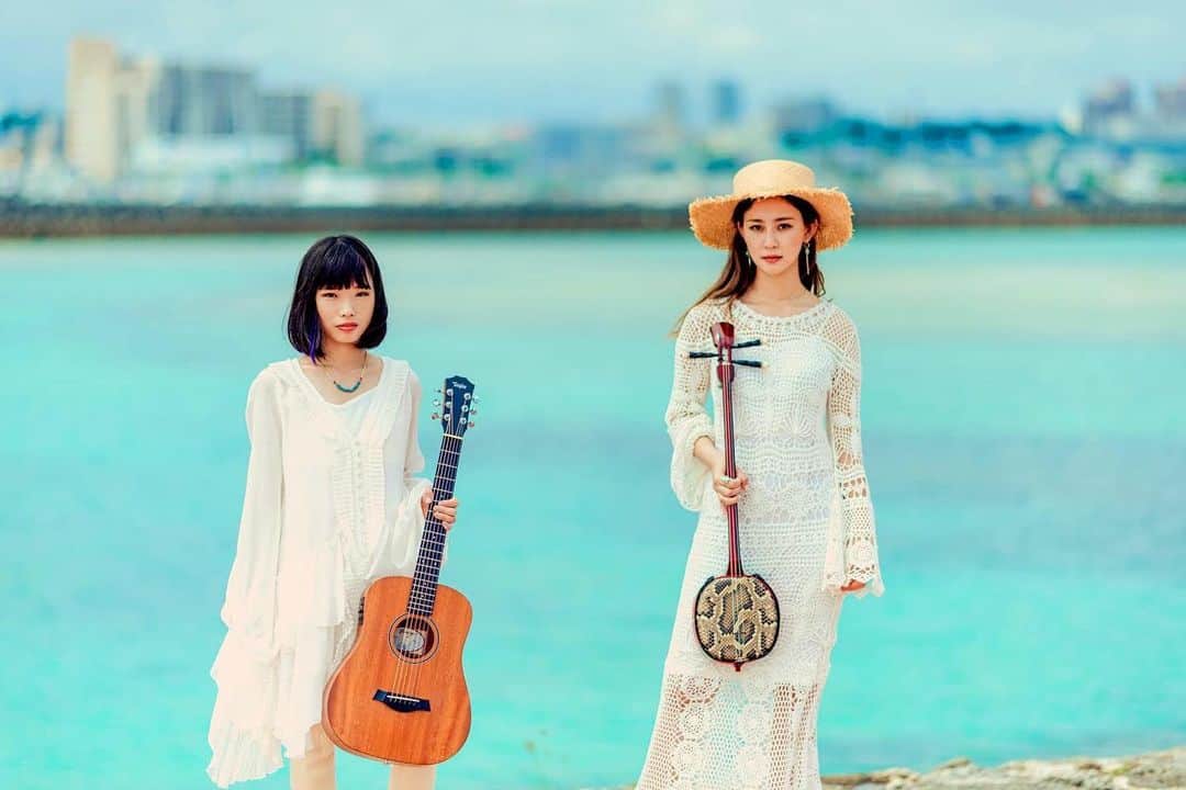 なみなみのインスタグラム：「♪ いーどぅし生配信Live . 『いーどぅし　かーなーバースデー＆七夕ライブ2020』が決定いたしました！👏 . いーどぅし初のスタジオアコースティック生ライブ開催です🥰❤️ . そしてそして、約半年ぶりとなるライブになります🌿 . 日程：2020/7/7(Tue) 時間：20:00Start 公演時間は約60分を予定しております。 チケット：¥1,000 . . . アーカイブも見れますので是非そちらでもお楽しみください☺️ アーカイブ期間配信終了後〜7/10.21:30  配信視聴ページ https://streaming.zaiko.io/_item/327845  #いーどぅし」