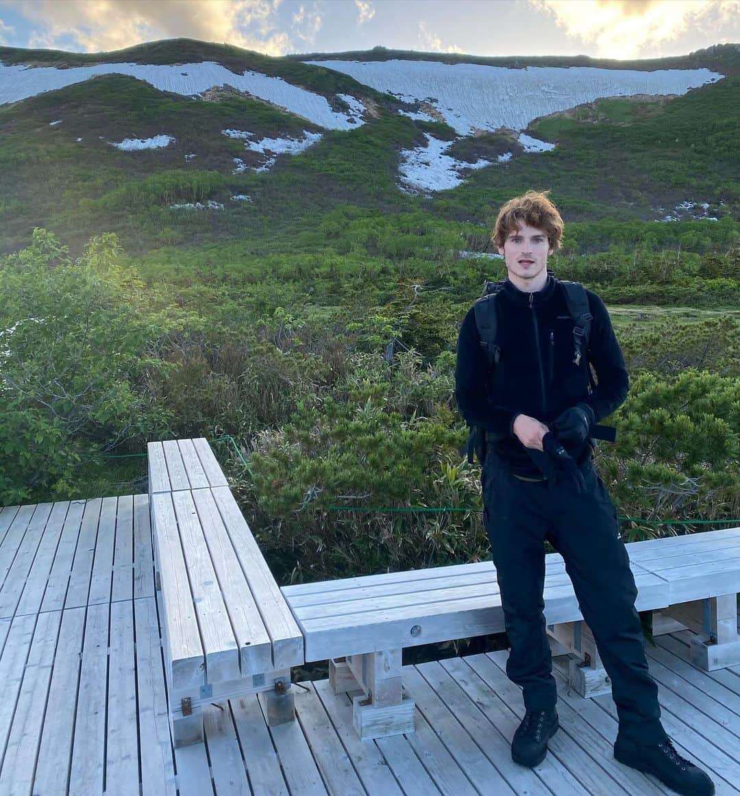 Anton Wormannさんのインスタグラム写真 - (Anton WormannInstagram)「Love my job ❤️ 4 hour hike One way to get to todays Beautiful shooting location🏔❄️☀️ Call time 4am tomorrow puss puss good night 💫 I am happy& exhausted 🕺」7月2日 20時49分 - antonwormann