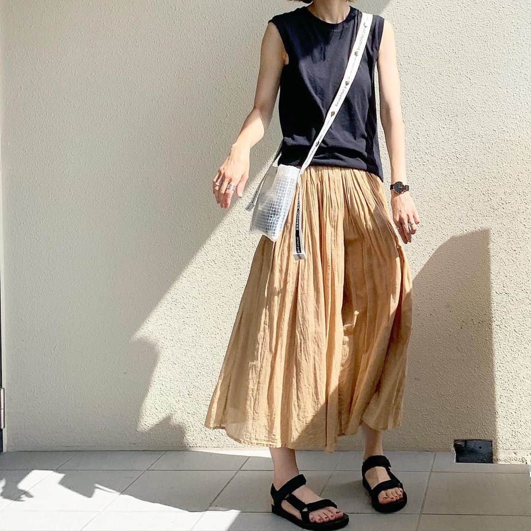 のインスタグラム：「・ 2020.7.2 ・ 今日は スープカレー専門店にランチ行ってきた♡ 前からお店の前通って 気になってたとこやったんやけど すっごく美味しかった🤤 写真撮り忘れてしまったけど😭 ・ 幼稚園のお迎えまで あっという間に時間がきてしまう😅 ・ ・ #hanes#ヘインズ#biotop#ビオトープ #チャオパニックティピー#ciaopanictypy #teva#テバ#beautifulpeople#ビューティフルピープル ・ ・ アイテム詳細はトップページのPARTEから飛べます✨・　 ・」