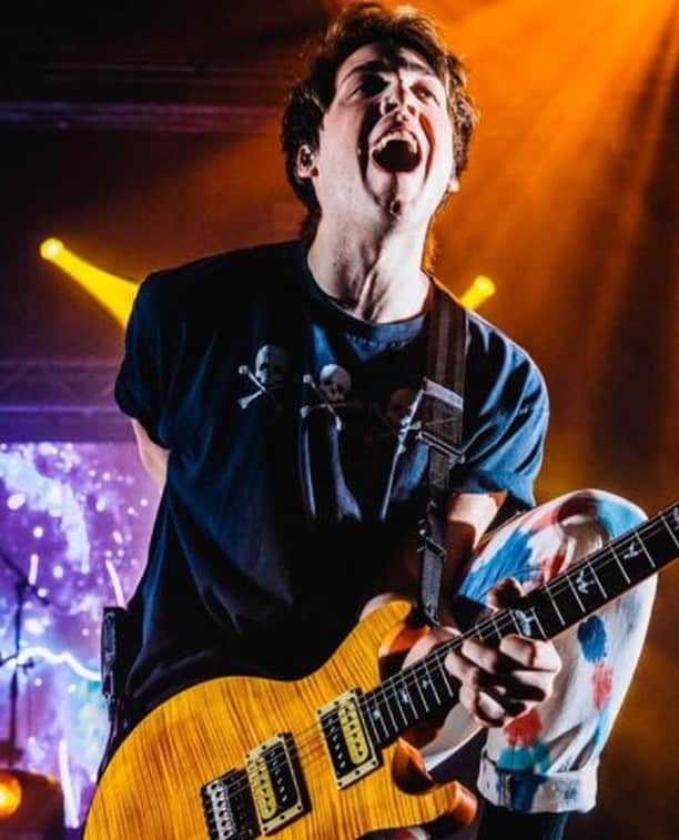 Alternative Pressさんのインスタグラム写真 - (Alternative PressInstagram)「Happy Birthday to one of the sweetest guitar players we know @underscoregeoff of @waterparks! You continue to bring so much joy and color into our lives while being one of our favorite gloom boys. With every guitar riff, song, laugh and photo, you remind us how thankful we are for you. We hope your birthday is just as great as you are 🥳⁠ 📸:: @heatherannp88⁠ .⁠ .⁠ .⁠ #geoffwigington #waterparks #alternativepress #altpress⁠」7月2日 21時01分 - altpress