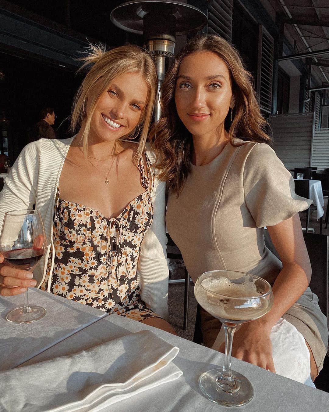 ナタリー・ジェーン・ローザーのインスタグラム：「Birthday celebrations with the birthday queen, @shannon_lawson ❤️🥂」