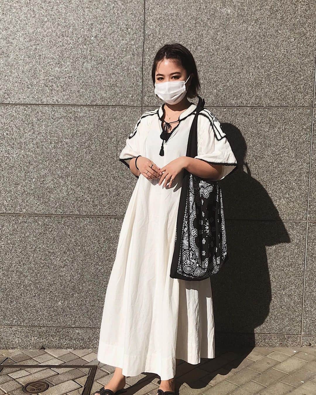 Shioneさんのインスタグラム写真 - (ShioneInstagram)「#ootd 👗 ㅤㅤㅤㅤㅤㅤㅤㅤㅤㅤㅤㅤㅤ この前買ったばかりの @rosebud_official_ の刺繍ワンピース👗❤️ ㅤㅤㅤㅤㅤㅤㅤㅤㅤㅤㅤㅤㅤ バッグは @selectshop_tii で販売予定のものを一足先に🤤❤️ ペイズリー柄が1番好き🥺❤️ ㅤㅤㅤㅤㅤㅤㅤㅤㅤㅤㅤㅤㅤ サンダルは @reedit_official ❤︎ ㅤㅤㅤㅤㅤㅤㅤㅤㅤㅤㅤㅤㅤ  #instagram  #liquidlipstick  #japan  #メイク  #YouTube  #cosmetics #love #me #makeup  #fashion #メイク動画  #メイク #コスメ #shii_code🌹 🌹#Libecka #libeckabyshii #youtuber #youtube  #低身長コーデ #셀카 #ヘアスタイル  #ミニボブ #切りっぱなしボブ #메이크 #셀카 #오오티디　#옷스타그램　#전신샷 #コーデ #刺繍ワンピース #rosebud #ootd」7月2日 21時04分 - shione__1101