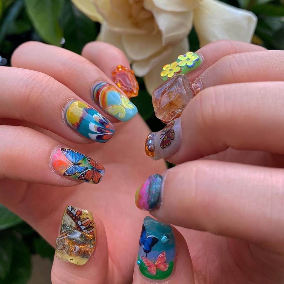 セナのインスタグラム：「70′s  psychedelic 🧡💙❤️ . . . . . #70s #70snails #psychedelic #nail」