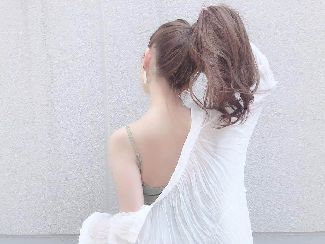 yuu__aaaのインスタグラム：「. . chicoのキャミ背中が結構空いててかわいい...😳♡♡♡ . 夏はキャミ何枚あってもいいなー 下はデニムはいたよ見えないけど👖 . . #ootd #キャミソール #背中#whoswhochico #ootdfashion #tops #夏コーデ #ポニーテール #japanesegirl #accessory」