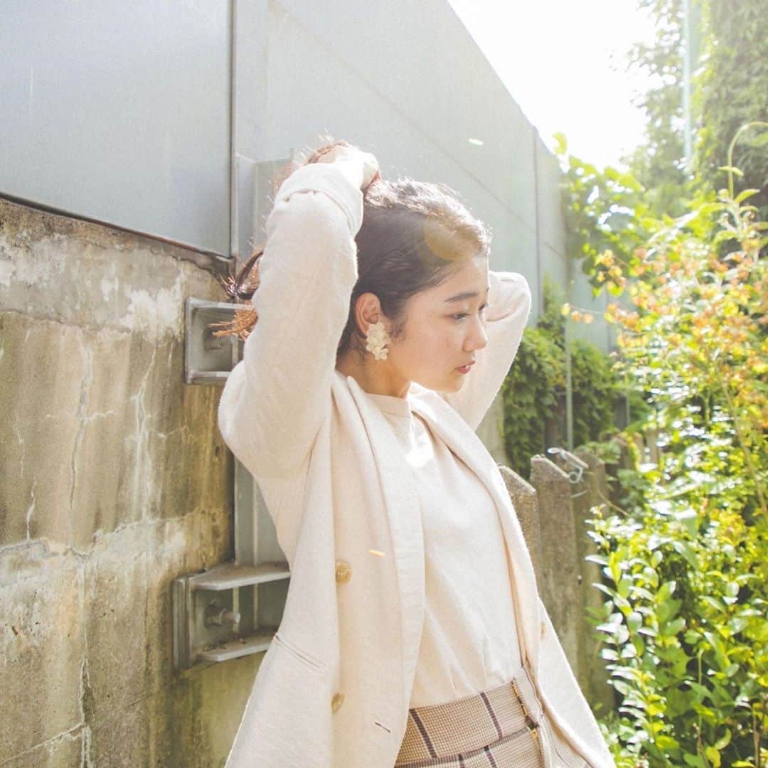 斎藤なりのインスタグラム：「最近、メイクもヘアもファッションもネイルも楽しくて仕方ない🌽 . 今日はご褒美にいつもよりちょいお高めのネイル 買ってみたウヘヘこれでまた頑張れる🤸🏻🤸🏻🤸🏻  #となりのラジオ」