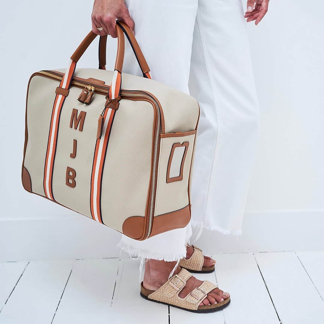 のインスタグラム：「Making sure the journey is as elegant as the destination. Getting ready with the #AnyaHindmarchBespoke Walton.」